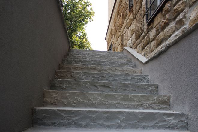 Stufen in Kandla Grey